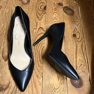 Jessica Simpson pumps